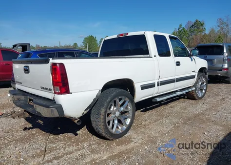 2002 Chevrolet Silverado 1500 Ls z USA, uszkodzony, nr VIN 1GCEK19T82E206708